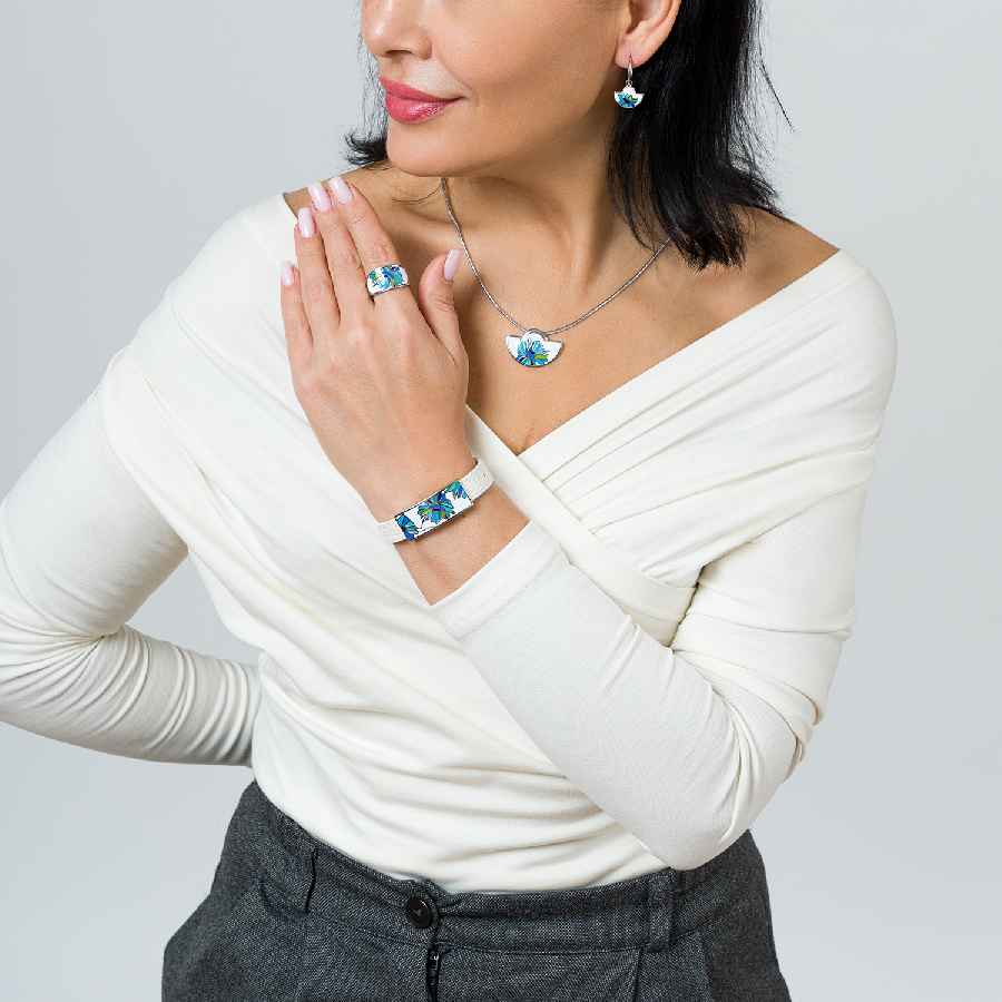 Фото Браслет на белом кожанном ремешке Fiore Luna Classic Fiore Luna CB03599-13A