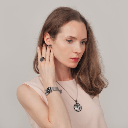 Браслет на металлическом  ремешке