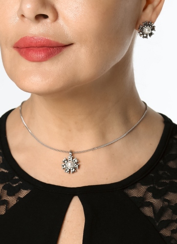 Фото Серьги AUDE SS GREY / WHITE PEARL Dyrberg Kern 450100