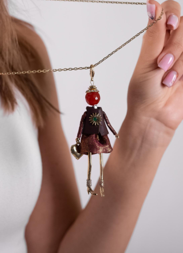 Фото Подвеска Miamelie кукла Миранда в бордовом с сердцем