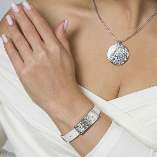 Фото Браслет на белом кожанном ремешке Fiore Luna Classic Fiore Luna CB03598-7A