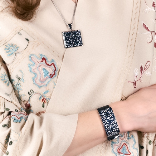 Браслет на черном кожаном ремешке Fiore Luna CB13209-2