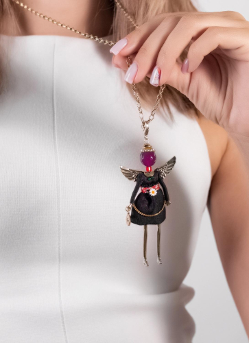 Фото Подвеска Miamelie кукла Изабель с крыльями в черном