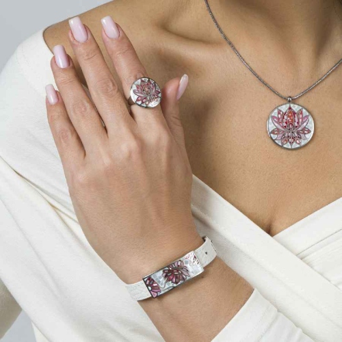 Фото Браслет на белом кожанном ремешке Fiore Luna Classic Fiore Luna CB03598-6A