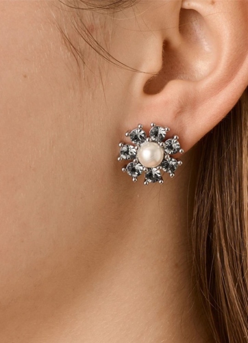 Фото Серьги AUDE SS GREY / WHITE PEARL Dyrberg Kern 450100