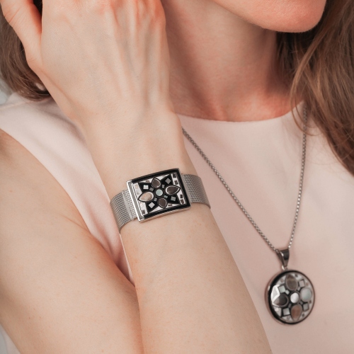 Браслет на металлическом  ремешке